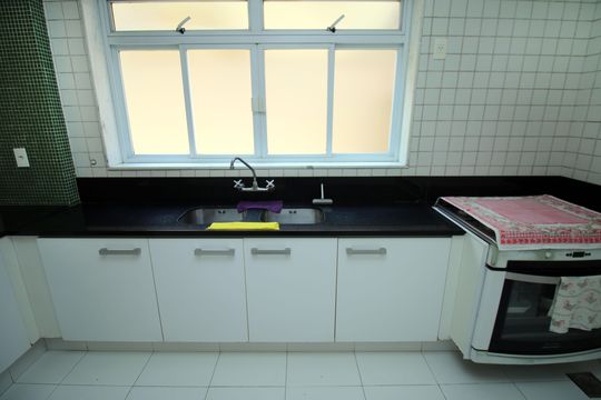 Cozinha 2 de casa à venda com 5 quartos, 171m² em Irajá, Rio de Janeiro