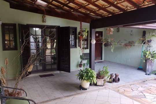 Casa à venda com 3 quartos, 175m² em Itaipu, Niterói