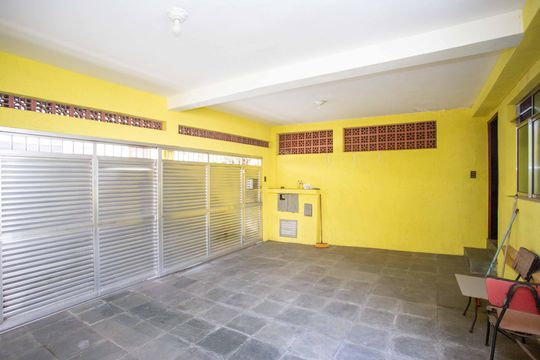 Garagem de casa à venda com 2 quartos, 181m² em Campanário, Diadema