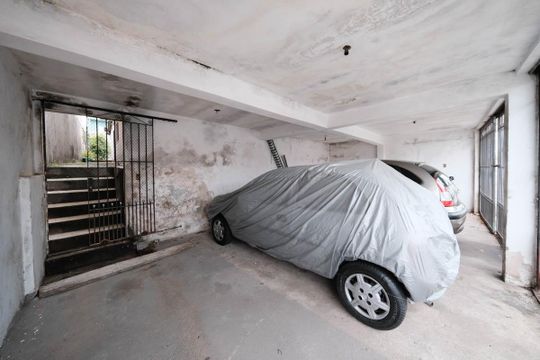 Garagem de casa à venda com 3 quartos, 120m² em Jardim Hercilia, São Paulo