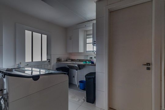 Área de Serviço de casa de condomínio para alugar com 3 quartos, 324m² em Três Figueiras, Porto Alegre