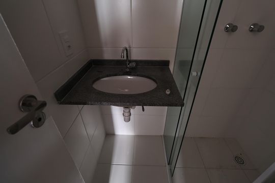 Banheiro de apartamento à venda com 2 quartos, 54m² em Utinga, Santo André
