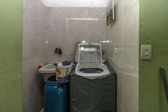 área de serviço na garagem casa 2_1 de casa à venda com 4 quartos, 183m² em Vila da Saúde, São Paulo