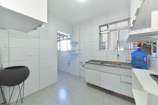 Cozinha de apartamento à venda com 2 quartos, 52m² em Jardim Aeroporto, São Paulo