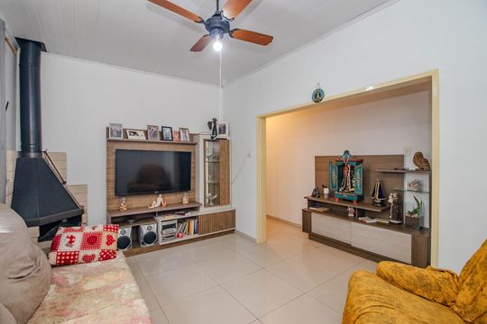 Sala de casa à venda com 2 quartos, 140m² em São João, Porto Alegre