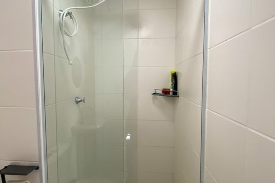 Banheiro da Suíte de apartamento para alugar com 1 quarto, 45m² em Jardim Mirante, São Paulo