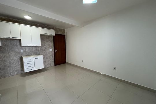 Sala de apartamento para alugar com 2 quartos, 55m² em Qe 40, Brasília