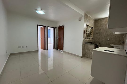 Cozinha de apartamento para alugar com 2 quartos, 55m² em Qe 40, Brasília