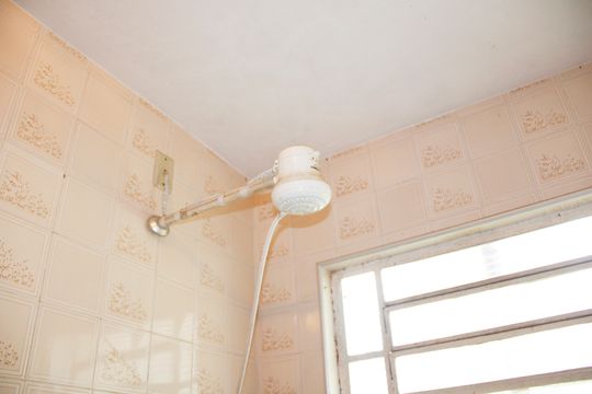 Banheiro de Serviço de casa de condomínio para alugar com 3 quartos, 840m² em Condomínio Estância Marambaia, Vinhedo