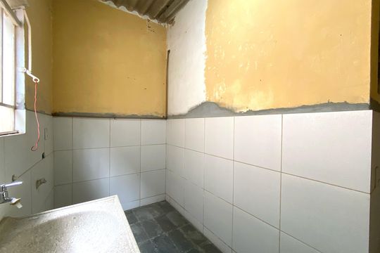 Banheiro de serviço de casa à venda com 4 quartos, 392m² em Floresta, Belo Horizonte