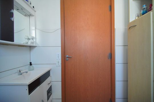 Banheiro de apartamento à venda com 2 quartos, 53m² em Canudos, Novo Hamburgo