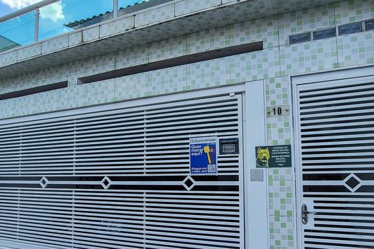 Fachada de casa à venda com 2 quartos, 200m² em Jardim Andrea Demarchi, São Bernardo do Campo