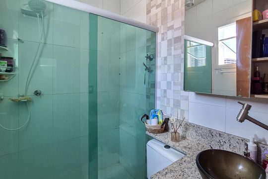 Banheiro Social de casa à venda com 2 quartos, 200m² em Jardim Andrea Demarchi, São Bernardo do Campo