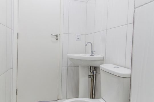 Banheiro Social de apartamento para alugar com 2 quartos, 40m² em Vila Sul Americana, Carapicuíba