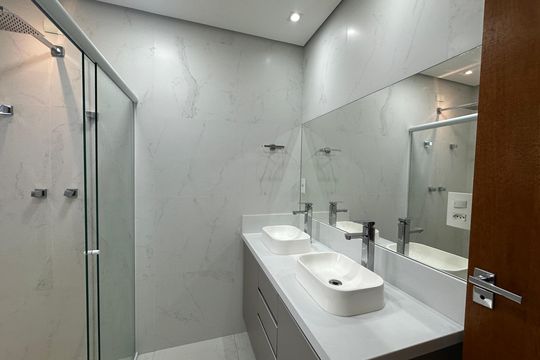 Banheiro da Suíte 1 de casa para alugar com 3 quartos, 220m² em Jardim Audir, Barueri