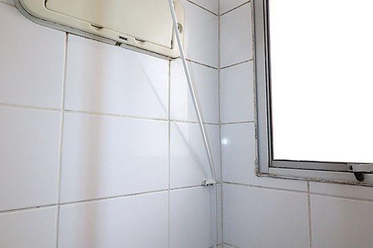 Banheiro social de apartamento para alugar com 2 quartos, 50m² em Sarandi, Porto Alegre