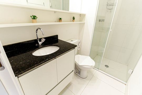 Banheiro de apartamento à venda com 1 quarto, 25m² em Indianópolis, São Paulo