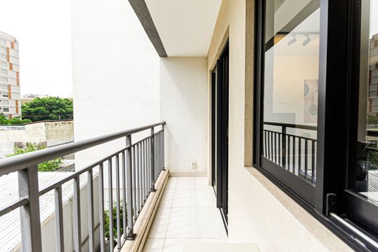 varanda de apartamento à venda com 1 quarto, 25m² em Indianópolis, São Paulo