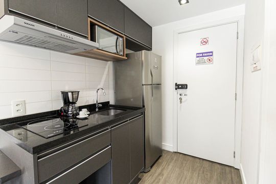 Cozinha de apartamento à venda com 1 quarto, 25m² em Indianópolis, São Paulo