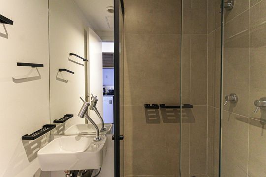 Banheiro de apartamento à venda com 1 quarto, 18m² em Jardim Paulista, São Paulo