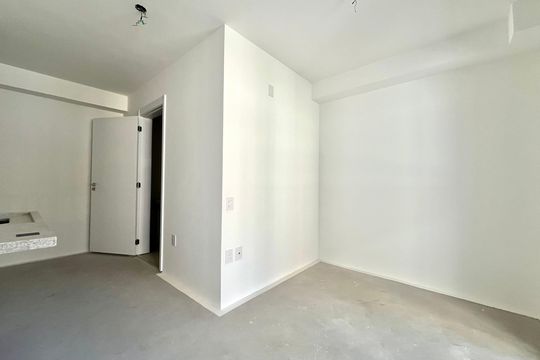 Sala/Quarto de kitnet/studio à venda com 1 quarto, 29m² em Vila Santa Catarina, São Paulo