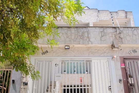 Fachada de casa à venda com 4 quartos, 320m² em Vila Gomes Cardim, São Paulo