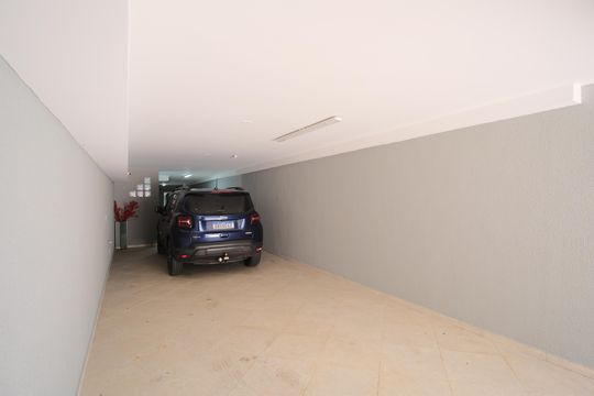 Garagem de casa à venda com 4 quartos, 320m² em Vila Gomes Cardim, São Paulo
