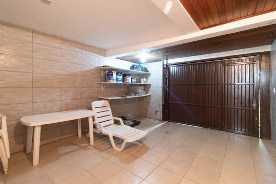 Garagem de casa para alugar com 3 quartos, 195m² em Ipanema, Porto Alegre