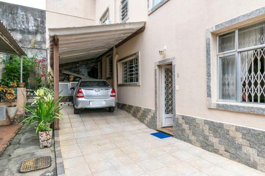 Garagem de casa de condomínio à venda com 3 quartos, 227m² em Irajá, Rio de Janeiro