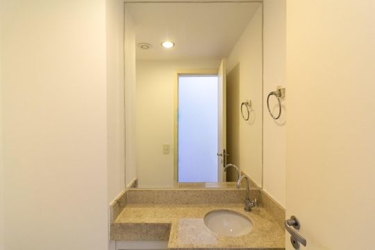 Lavabo de apartamento à venda com 2 quartos, 80m² em Cidade Monções, São Paulo