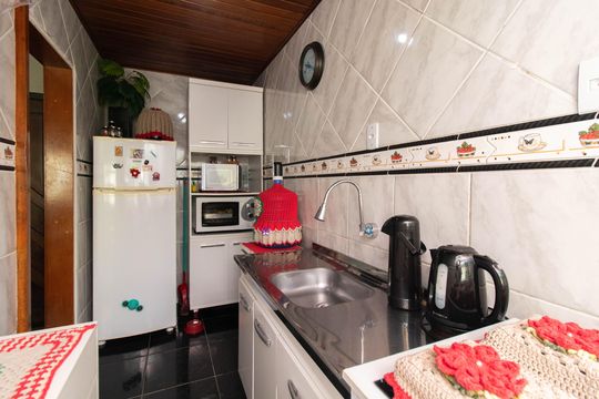 Cozinha de apartamento à venda com 2 quartos, 57m² em Vila Nova, Porto Alegre