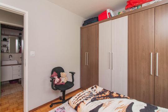 Quarto 1 de apartamento à venda com 2 quartos, 57m² em Vila Nova, Porto Alegre