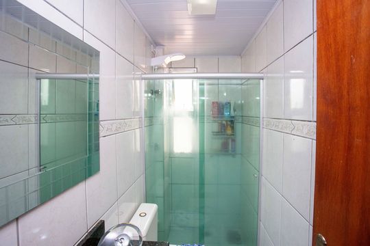 Banheiro de apartamento à venda com 2 quartos, 52m² em Campanário, Diadema