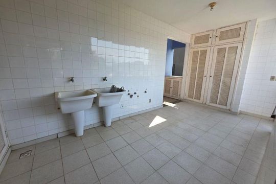 Casa à venda com 3 quartos, 520m² em Itaipu, Niterói