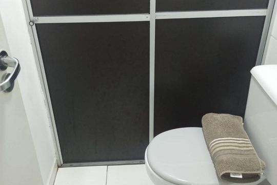 Banheiro de apartamento à venda com 1 quarto, 40m² em Loteamento Parque São Martinho, Campinas