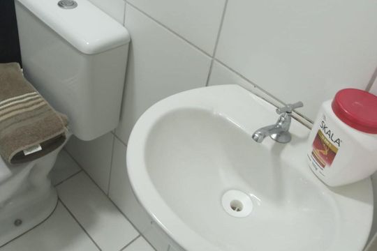 Banheiro de apartamento à venda com 1 quarto, 40m² em Loteamento Parque São Martinho, Campinas