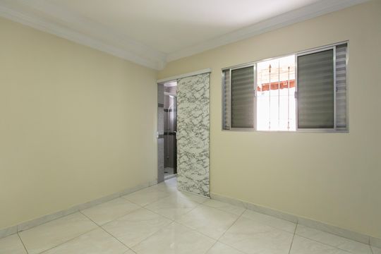 Suíte de casa para alugar com 3 quartos, 130m² em Vila Taquari, São Paulo