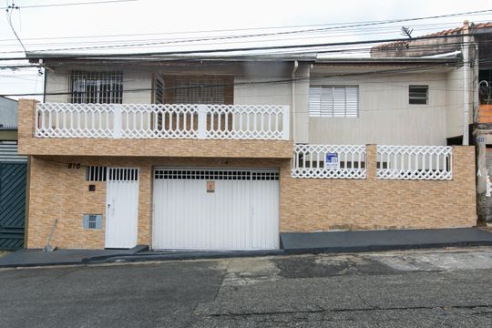 Fachada de casa para alugar com 3 quartos, 130m² em Vila Taquari, São Paulo