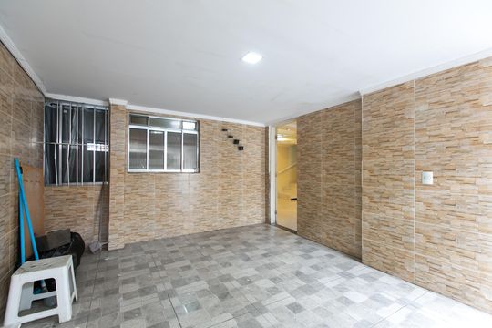 Garagem de casa para alugar com 3 quartos, 130m² em Vila Taquari, São Paulo
