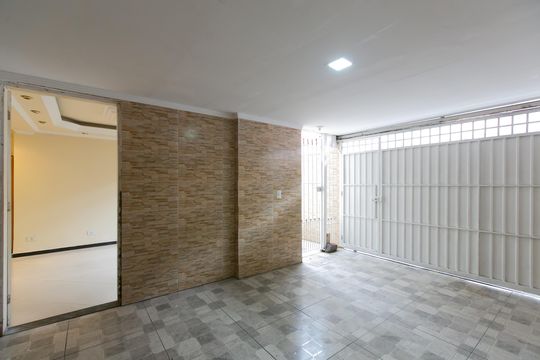 Garagem de casa para alugar com 3 quartos, 130m² em Vila Taquari, São Paulo