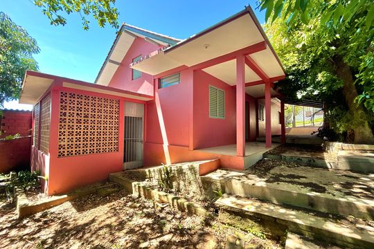 Fachada de casa à venda com 3 quartos, 163m² em Primavera, Novo Hamburgo