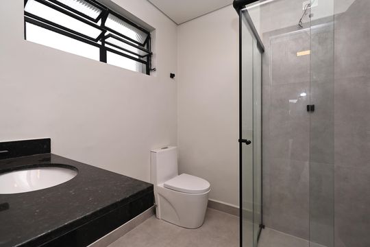 Banheiro da Suíte 2 de casa à venda com 5 quartos, 280m² em Jardim Ocara, Santo André