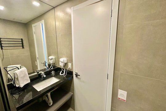 Banheiro  de apartamento para alugar com 1 quarto, 24m² em Auxiliadora, Porto Alegre