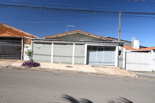 Fachada de casa à venda com 3 quartos, 169m² em Jardim São Gonçalo, Campinas