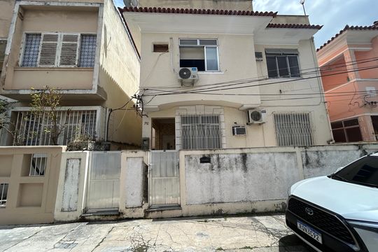Fachada de casa à venda com 4 quartos, 145m² em Méier, Rio de Janeiro