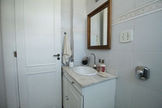 Banheiro da suíte de apartamento para alugar com 3 quartos, 100m² em Taquara, Rio de Janeiro