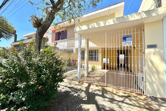 Fachada de casa à venda com 3 quartos, 219m² em Planalto Paulista, São Paulo