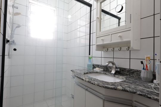 Banheiro de casa à venda com 3 quartos, 134m² em Jardim Monte Kemel, São Paulo