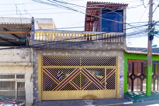 Fachada de casa à venda com 3 quartos, 140m² em Vila Bancaria, São Paulo