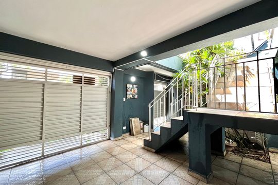Garagem de casa à venda com 5 quartos, 300m² em Parque Jabaquara, São Paulo